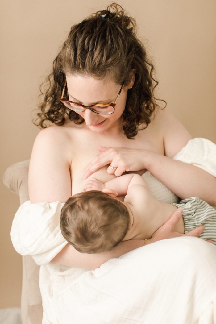 Photographe-Allaitement-Maman-Bebe-Famille-Cherbourg-Valognes-Les-Pieux