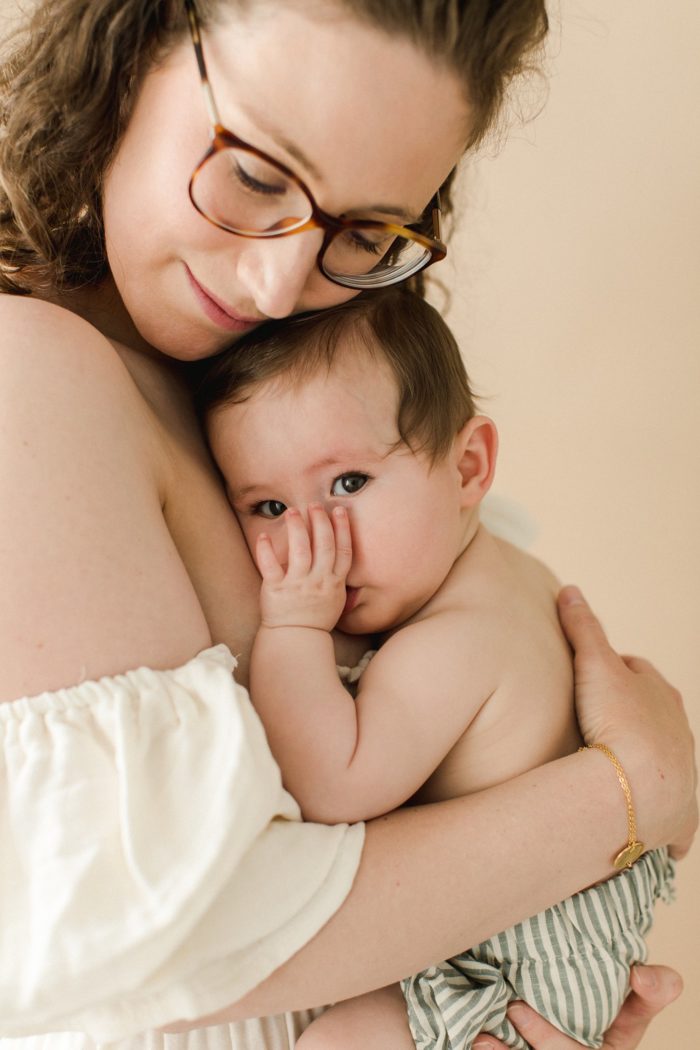 Photographe-Allaitement-Maman-Bebe-Famille-Cherbourg-Valognes-Les-Pieux