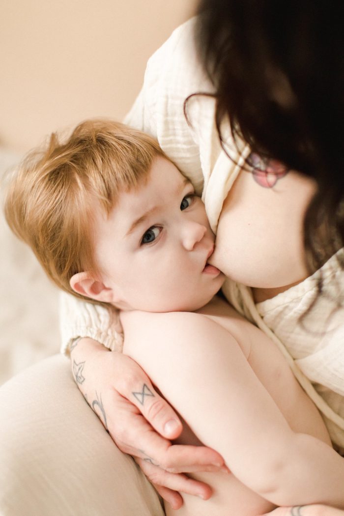 Photographe-Allaitement-Maman-Bebe-Famille-Cherbourg-Valognes-Les-Pieux