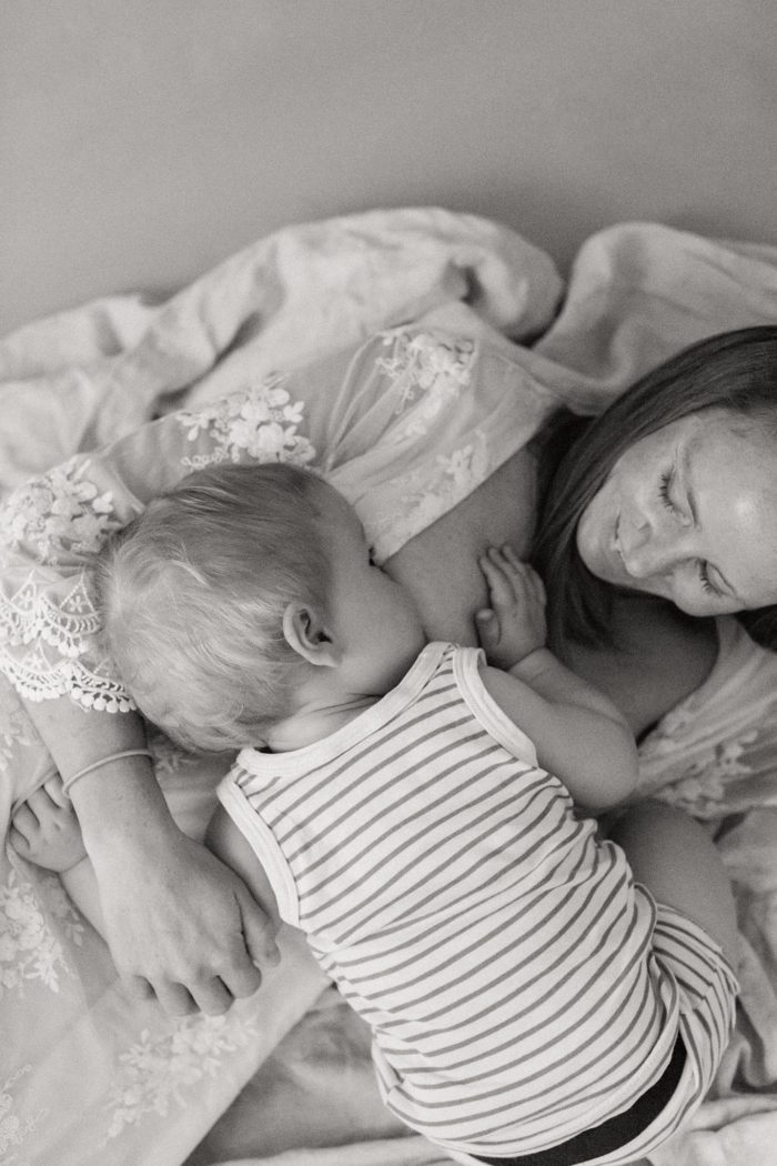 Photographe-Allaitement-Maman-Bebe-Famille-Cherbourg-Valognes-Les-Pieux