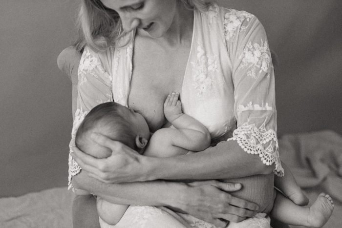 Photographe-Allaitement-Maman-Bebe-Famille-Cherbourg-Valognes-Les-Pieux