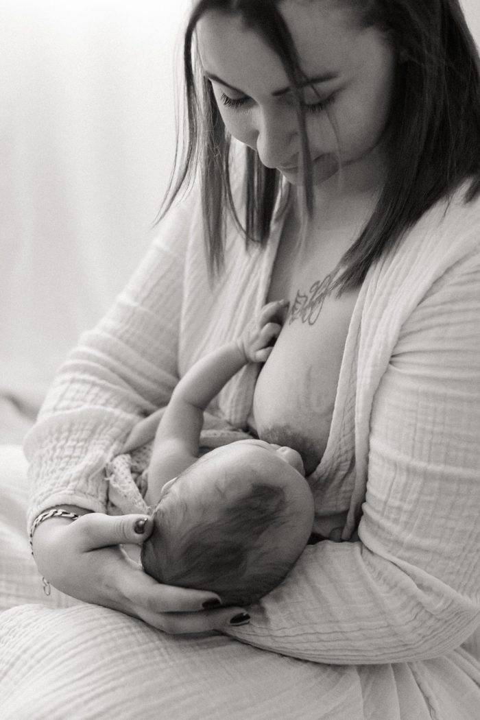 Photographe-Allaitement-Maman-Bebe-Famille-Cherbourg-Valognes-Les-Pieux