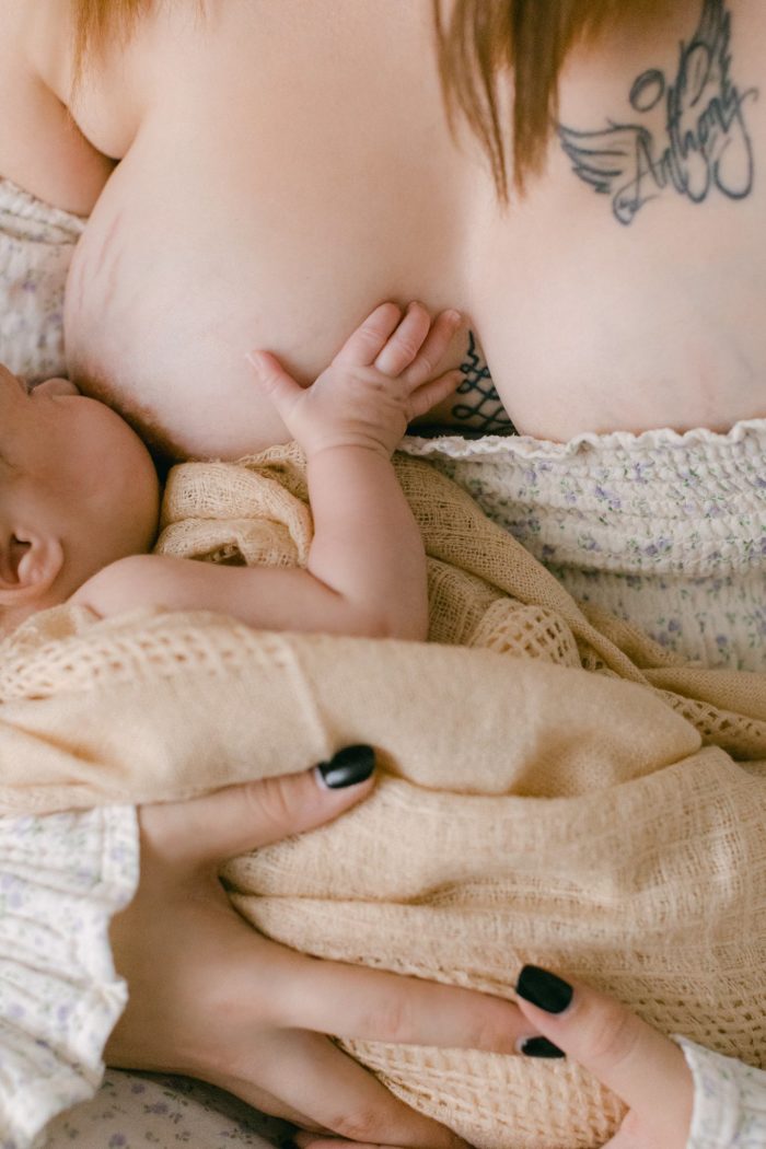 Photographe-Allaitement-Maman-Bebe-Famille-Cherbourg-Valognes-Les-Pieux