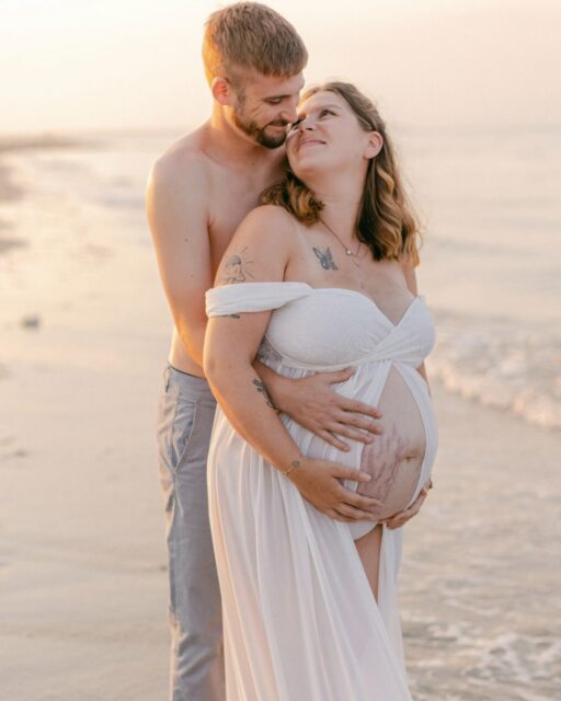 Ce soleil et cette chaleur qui me donne tellement envie de reprendre les séances à la plage avec vous 🫶
C’est parti pour la grosse saison printanière et estivale des photographes 🥰

Aujourd’hui, je partage avec vous les photos de cette séance magique à la plage avec ce couple adorable ☺️
Et bien sûr … avec leur adorable chien !!! 

#photographefamille #photographe #photographegrossesse #photographenormandie