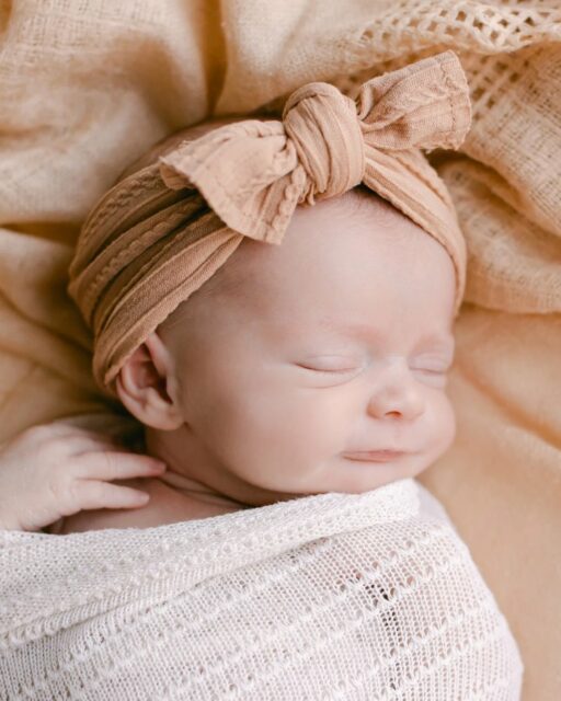 Souvenirs d’une si belle séance Nouveau-Né à domicile en décembre dernier 🥹🥰

Je ne le dirais jamais assez mais vous connaître depuis plusieurs années, voir vos enfants grandir, être témoin de l’agrandissement de vos familles … 
Il n’y a rien qui me touche autant dans mon travail. 🥹

Les larmes aux yeux pendant les séances et pendant les retouches … 

Merci du fond du coeur à cette merveilleuse famille 🫶